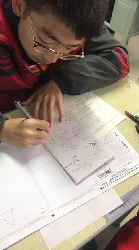 自考考试结束后草稿纸千万不要带出考场！